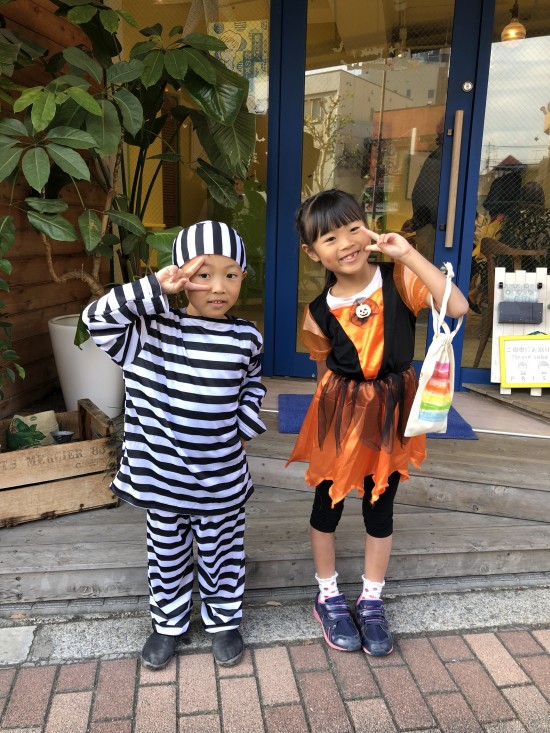 16EB8F33-8FF4-4279-8753-60824B28D7FF